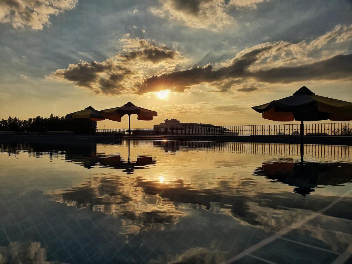 The Twizt - Lifestyle Hostel & Hotel Siem Reap Esterno foto