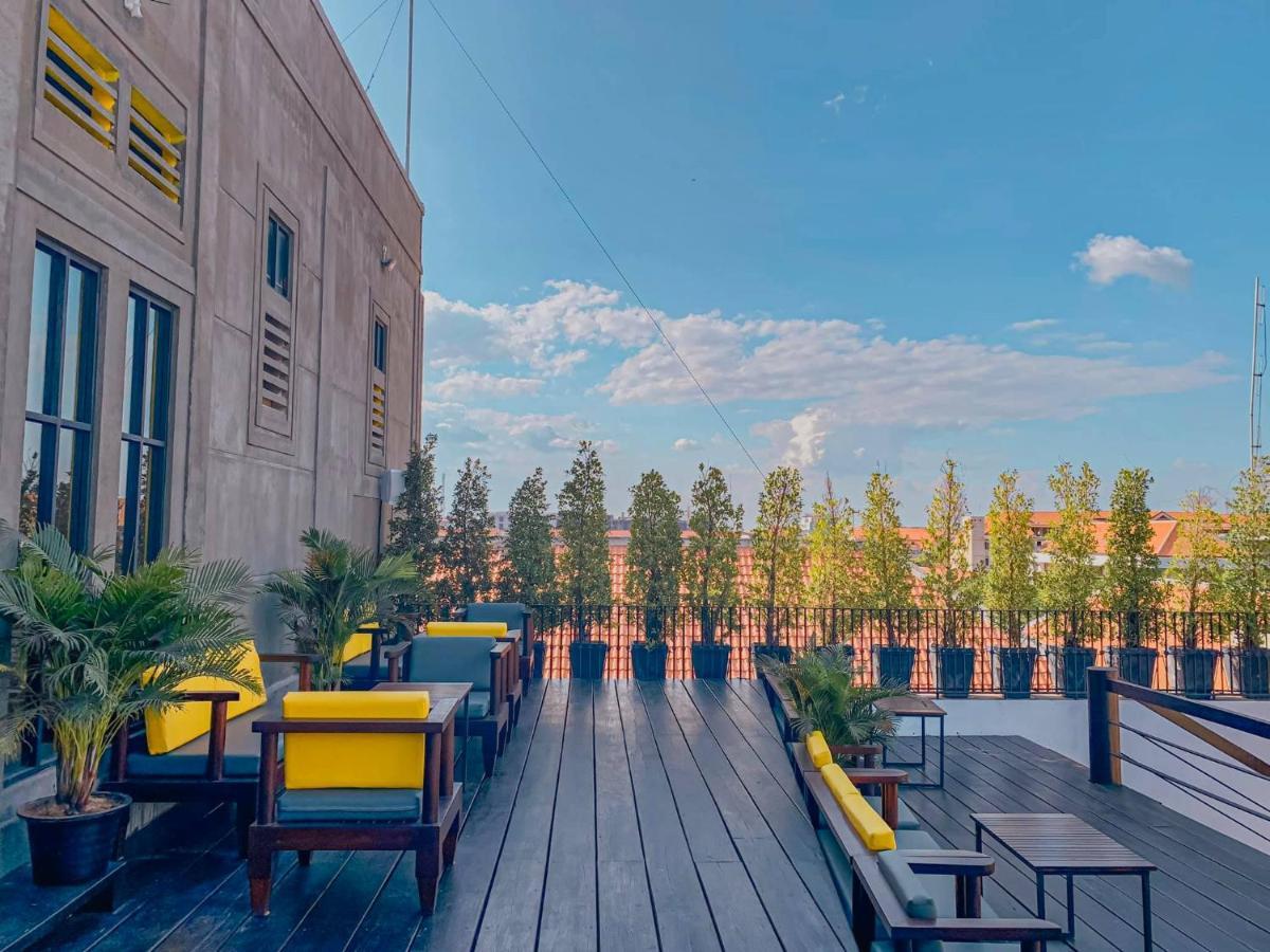 The Twizt - Lifestyle Hostel & Hotel Siem Reap Esterno foto