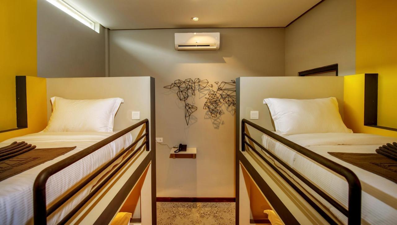 The Twizt - Lifestyle Hostel & Hotel Siem Reap Esterno foto